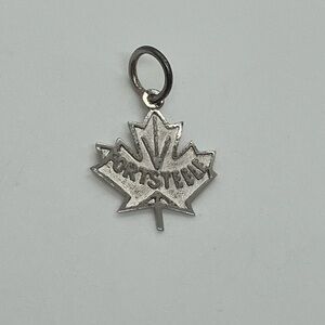 Vtg 925 Sterling Silver Fort Steele Canada Maple Leaf Charm / Pendant